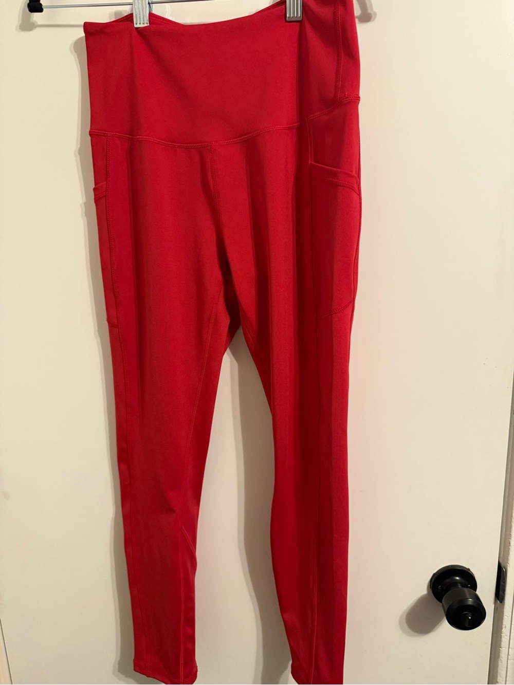 High-Waist Red Active Leggings with Side Pockets